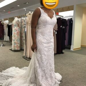 Oleg Cassini Ivory Lace Gown